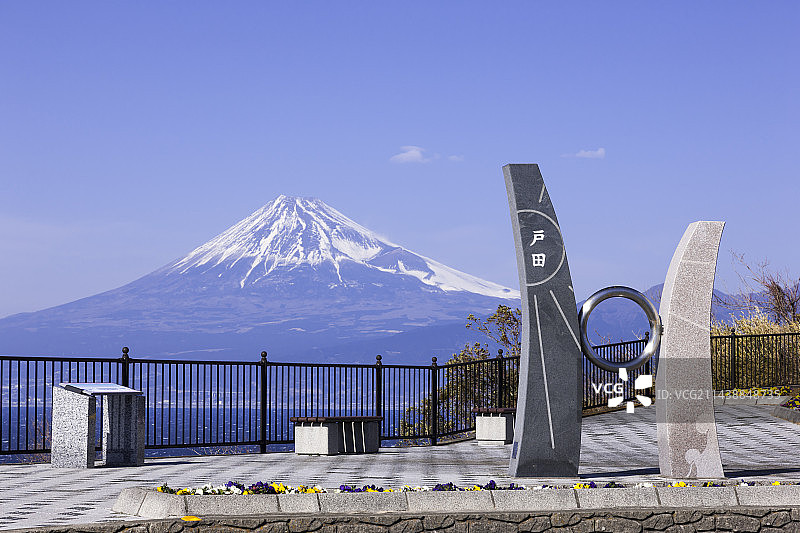 从户田出逢岬观赏富士山，日本静冈县沼津市户田图片素材
