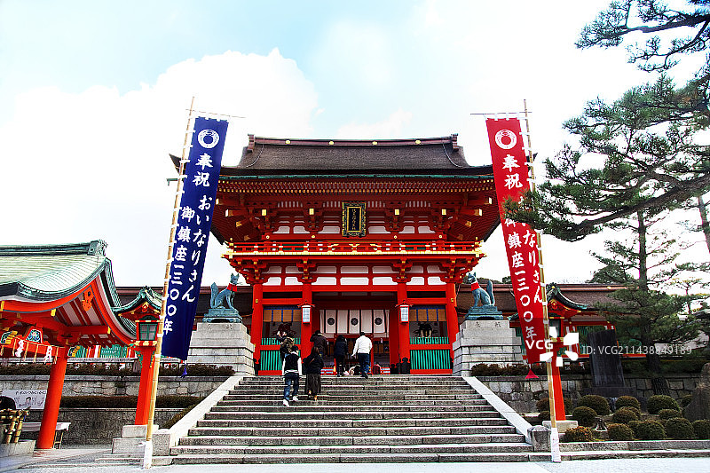 伏见稻荷大社主门，位于京都市伏见区图片素材