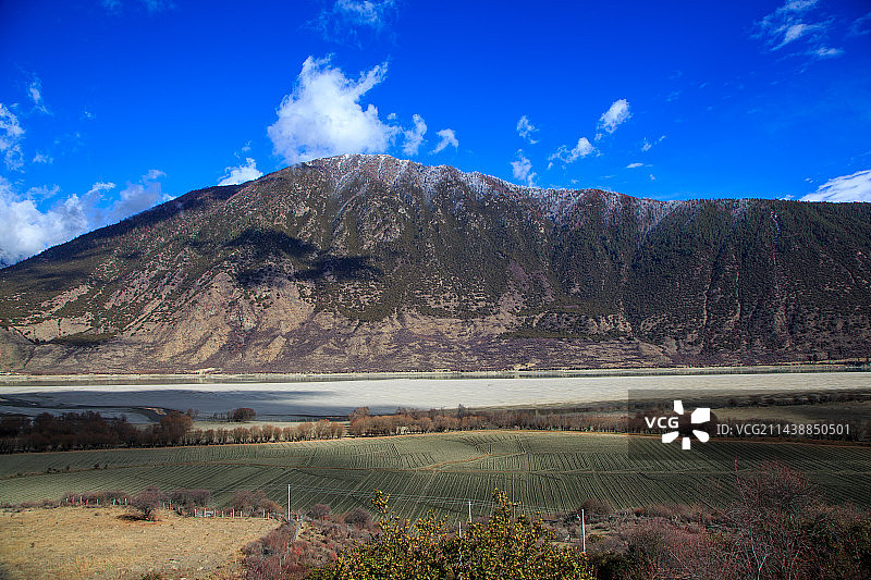 西藏林芝苯日神山、雪山与雅尼湿地、佛掌沙丘与尼洋河图片素材