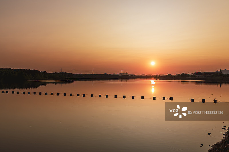 磐石没人湖水库落日图片素材