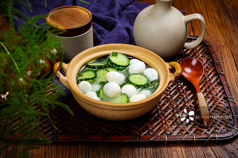 特色农家菜水煮鸽子蛋黄瓜汤图片素材