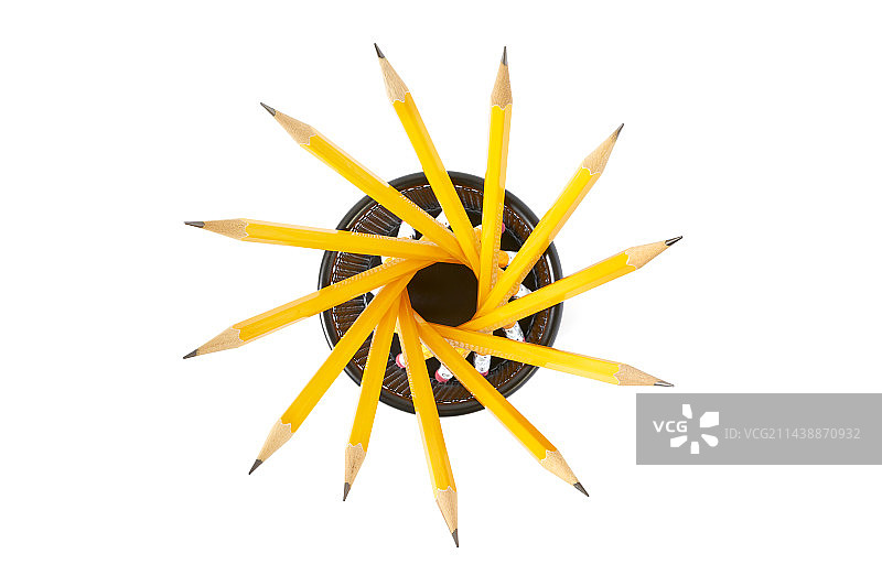 多个铅笔放在笔筒里和白色背景图片素材