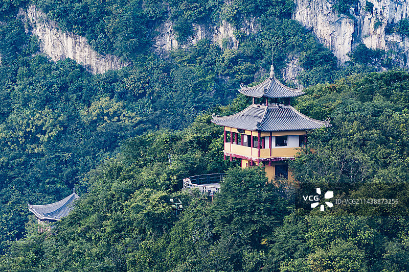 广西柳州市驾鹤山顶的中式传统楼阁图片素材