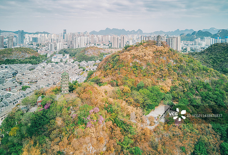 航拍柳州蟠龙山、蟠龙双塔和窑埠古镇图片素材