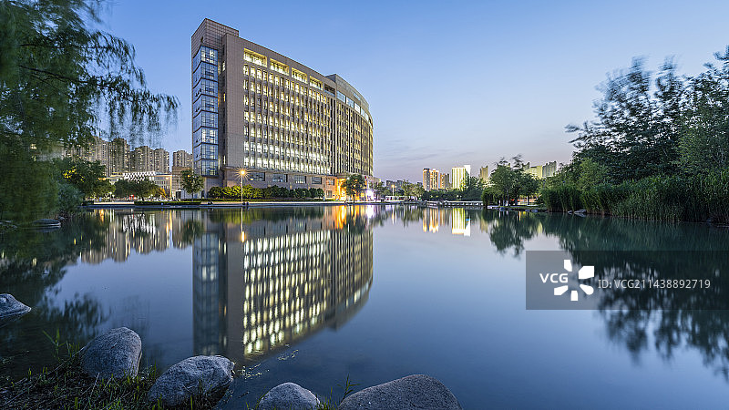 河南工业大学莲花街校区图书馆图片素材
