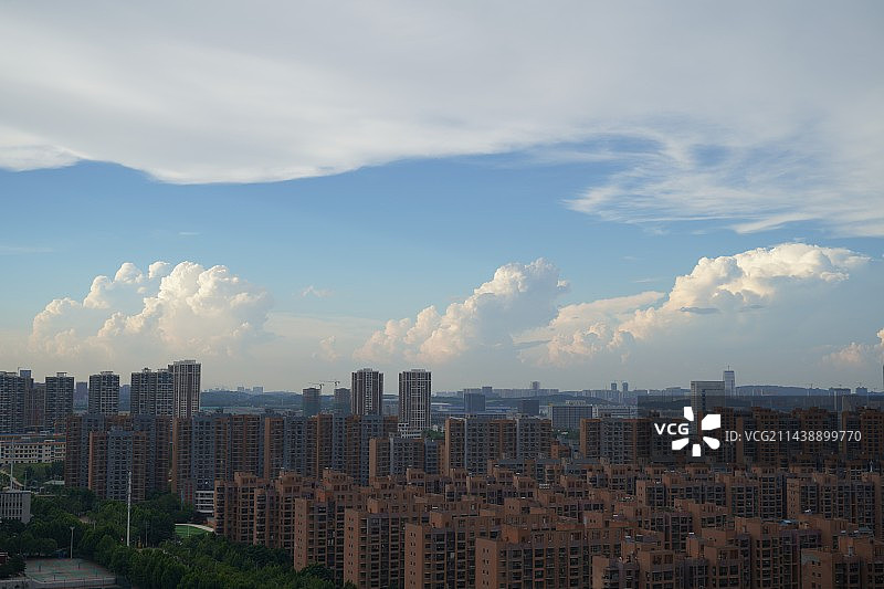 佛祖岭小区上的天空图片素材