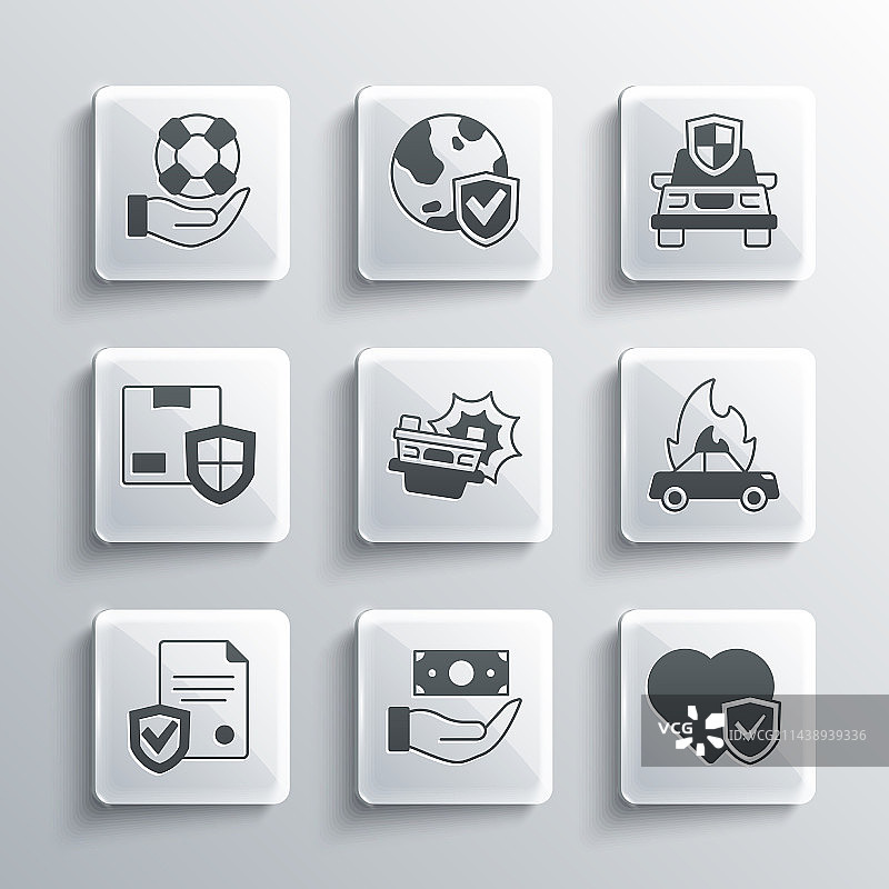 盾牌保护资金：人寿保险与燃烧的汽车图片素材