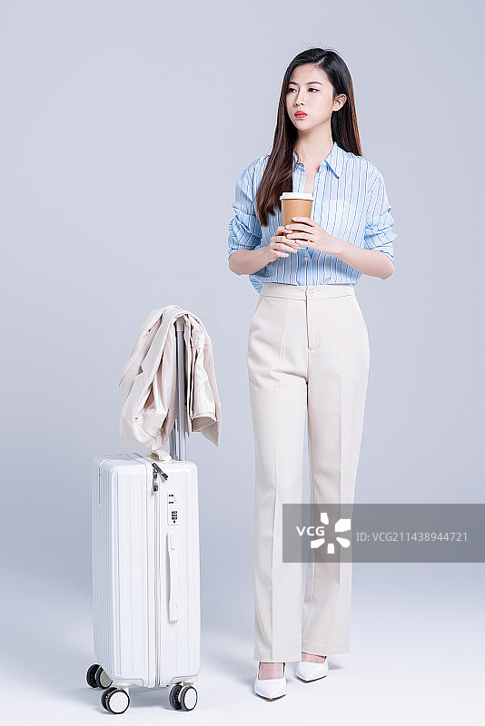 年轻漂亮的商务女白领图片素材