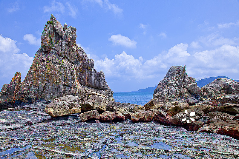 串本町桥杭岩，位于日本和歌山县东牟娄郡图片素材
