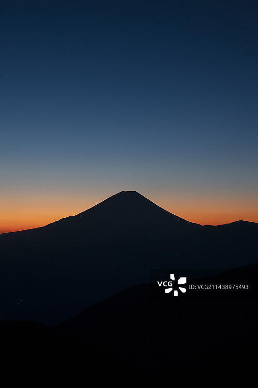 日本栉形山观富士山黄昏景色，山梨县南阿尔卑斯市图片素材