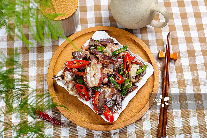 美味特色菜小炒腊味一锅香图片素材