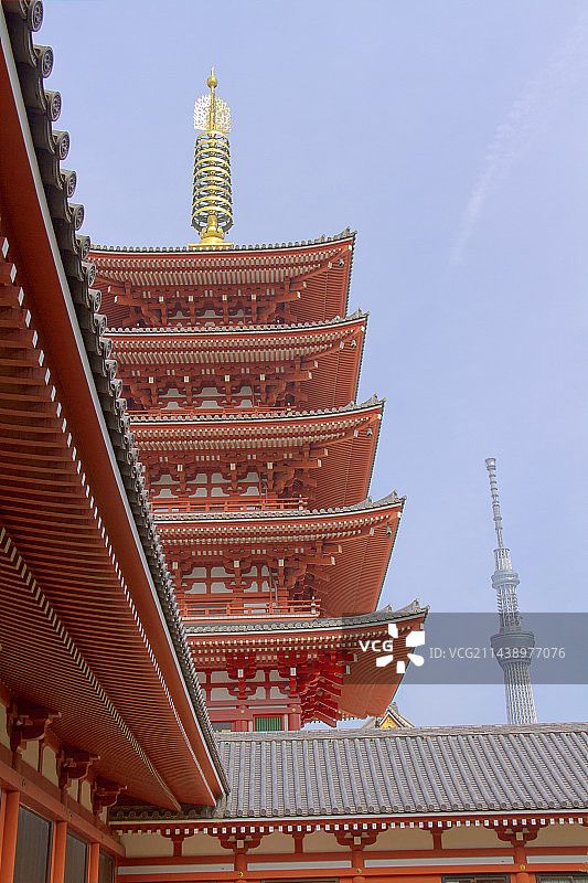浅草寺五重塔和东京晴空塔图片素材