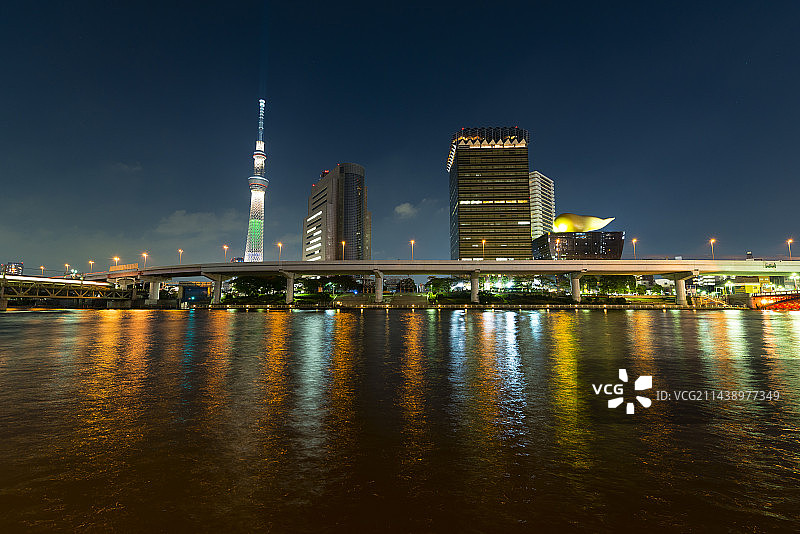 亮起奥运配色的东京晴空塔，东京台东区，浅草图片素材