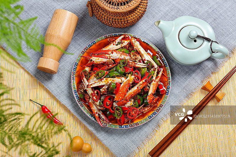 香辣美味下酒菜辣椒炒螃蟹钳图片素材