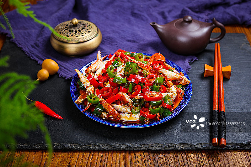 香辣美味下酒菜辣椒炒螃蟹钳图片素材