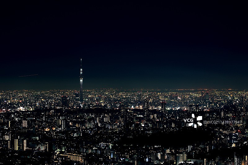 从东京丰岛阳光60展望台看点亮的天空树图片素材