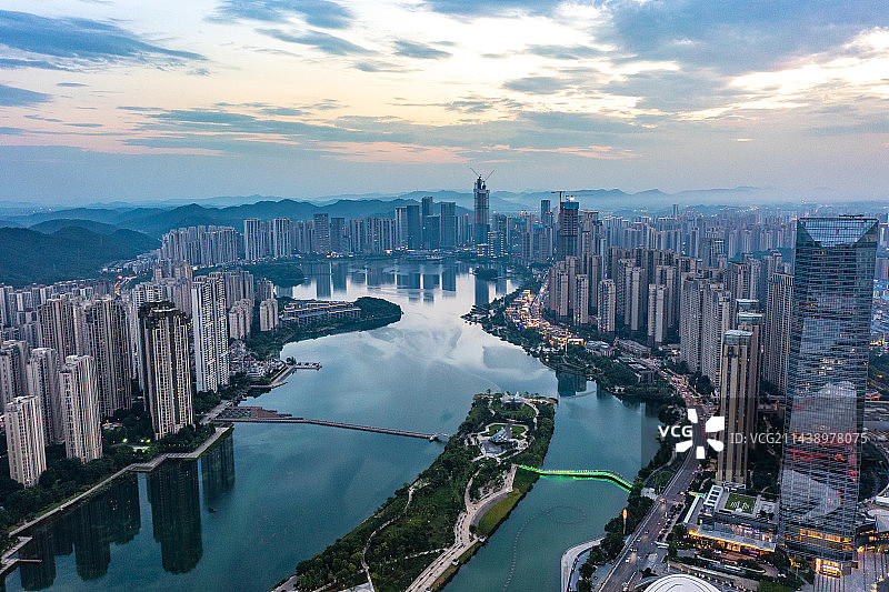 航拍湖南长沙梅溪湖夜景图片素材