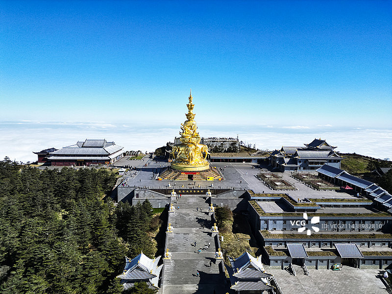 四川省峨眉山市峨眉山风景区晴天航拍视角壮美风景图片素材