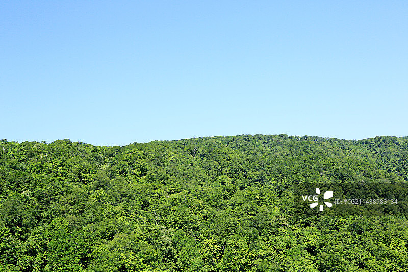 绿蓝天空下的十和田湖，秋田县鹿角郡，秋田小坂，八幡平图片素材