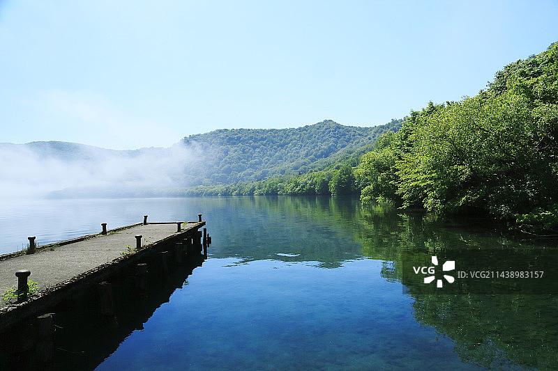 绿蓝天空下的十和田湖，秋田县鹿角郡，秋田小坂，八幡平图片素材