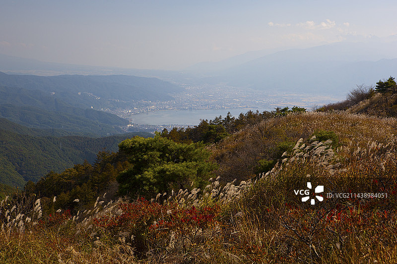 秋季的诹访湖和高坊高原，日本长野县盐尻市图片素材