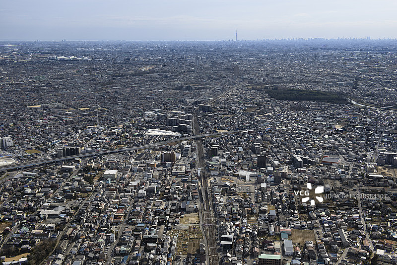 从西北方向拍摄的大袋车站鸟瞰图，位于埼玉县越谷市南越谷，晴空塔地区图片素材