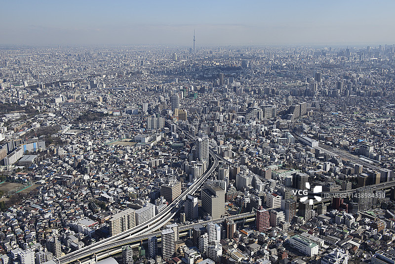从西北天空树区域拍摄的东京板桥区役所前站航空照片图片素材