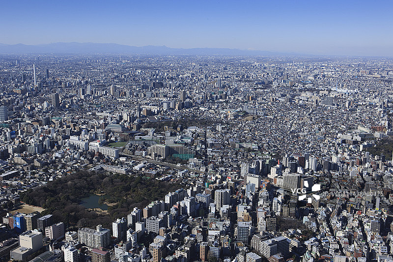 从六义园看驹込站及东京丰岛区板桥地区图片素材