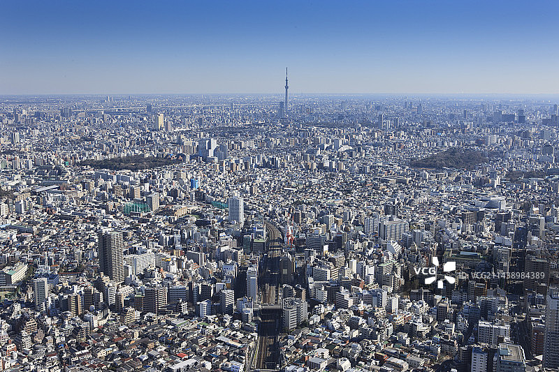 从西北侧拍摄的东京丰岛区大冢站的航拍照片，晴空塔区域图片素材