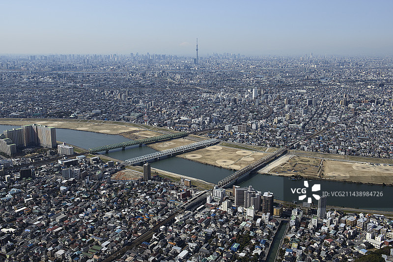 从东南侧拍摄的市川市国府台站鸟瞰图，朝向东京晴空塔 - 千叶县千叶市中心方向图片素材