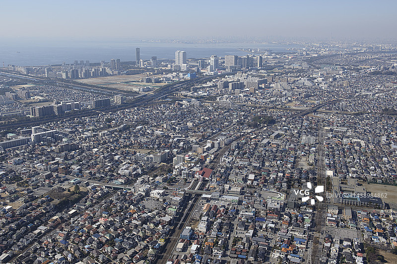 从东北侧拍摄的新检见川站鸟瞰图，面向幕张展览馆方向，千叶市花见川区图片素材