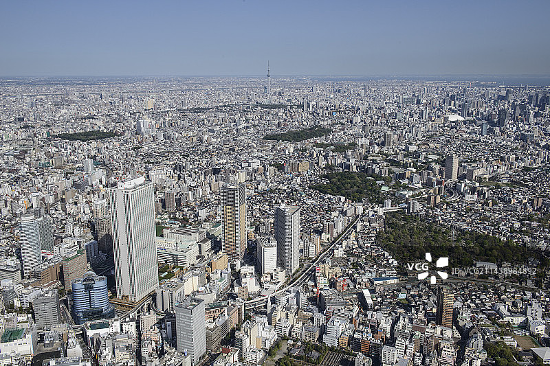 从西北侧朝天空树方向拍摄的东京丰岛区东池袋站航拍照片图片素材