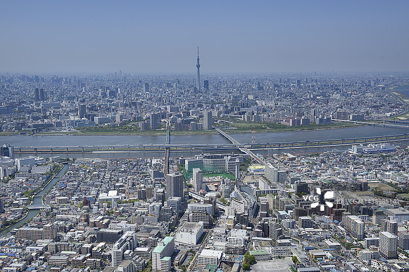 从东南侧向天空树区域拍摄的东京江户川区船堀站航拍图片素材