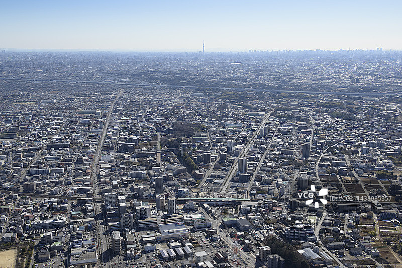 从西北侧拍摄的东川口站航拍，朝向天空树，川口市，埼玉县图片素材
