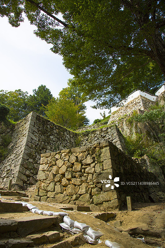 日本冈山县高梁市备中松山城的石墙图片素材
