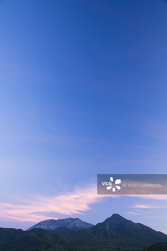 日本冈山县真庭市蒜山唐柄山黎明图片素材