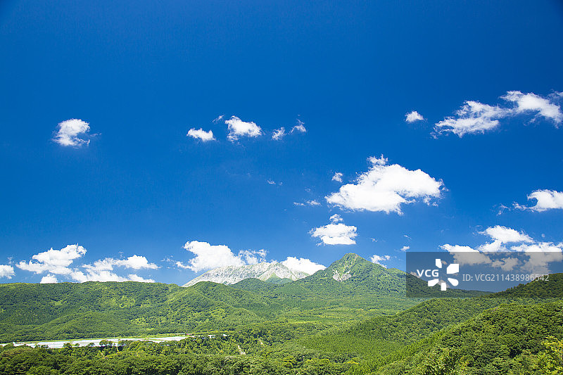 大山和乌鸦山，日本冈山县真庭市蒜山图片素材
