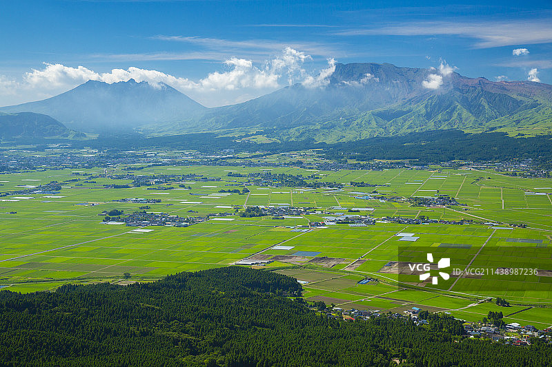 日本熊本县阿苏大观峰眺望阿苏山图片素材
