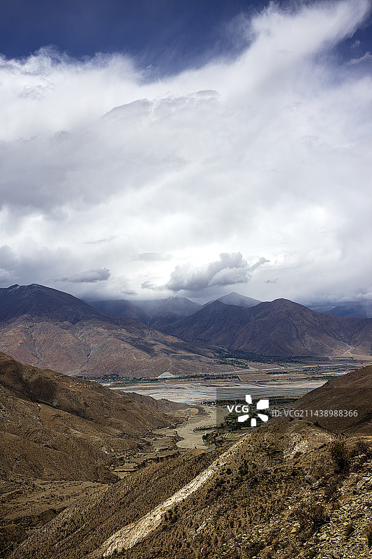 西藏岗巴拉山垭口看雅鲁藏布江图片素材