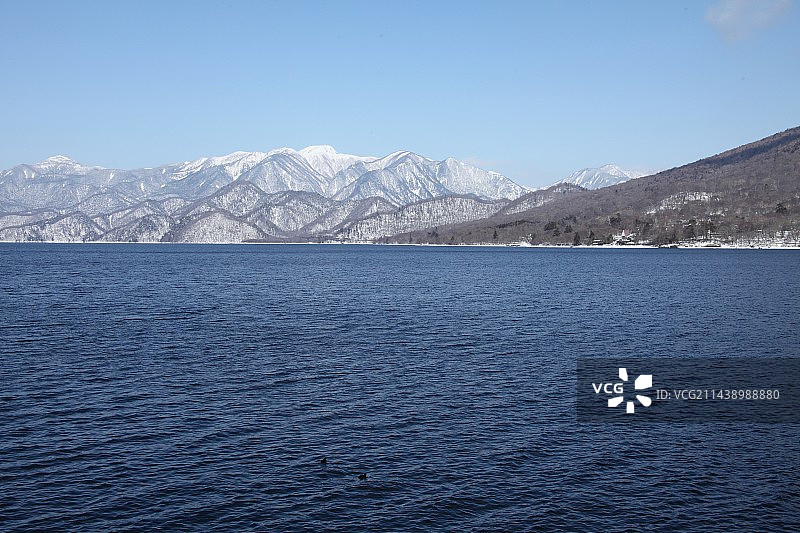 冬季的中禅寺湖，位于枥木县日光市图片素材