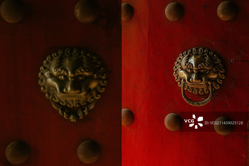 狮头锁大红门图片素材