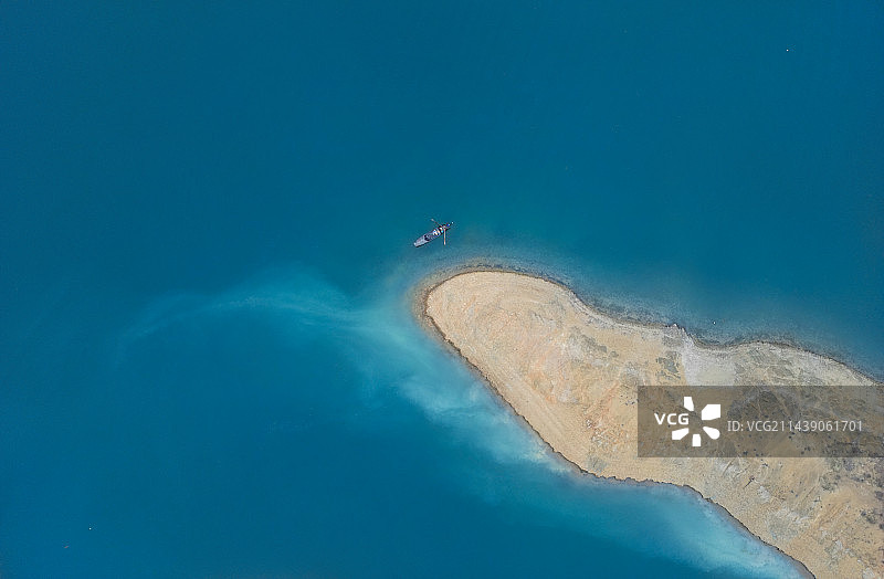 一岛一船图片素材