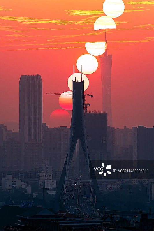 广州鹤洞大桥穿日图片素材