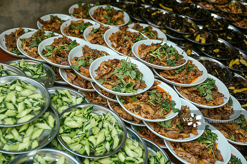 四川乡村坝坝宴 婚礼宴席上的凉菜图片素材