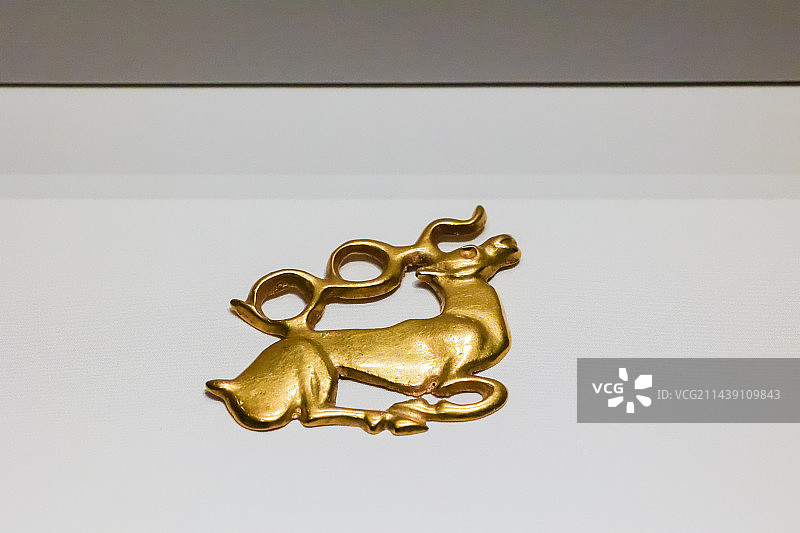 春秋鹿形饰牌图片素材