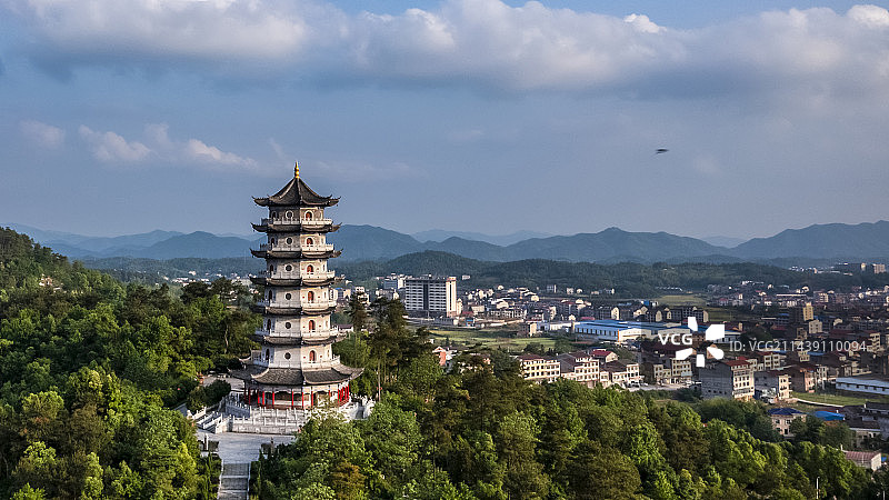 航拍视角下的双峰文塔图片素材