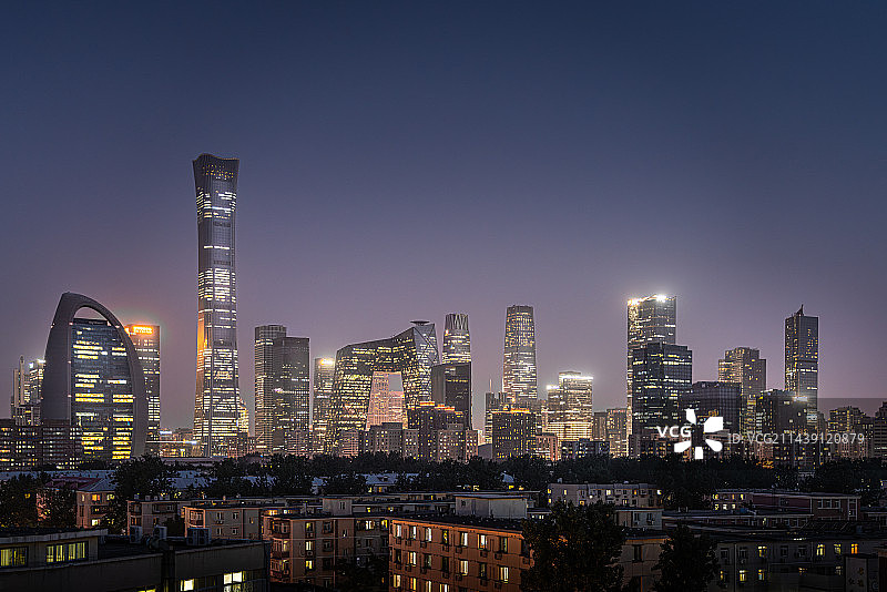 北京国贸cbd与日报社建筑风光夜景图片素材