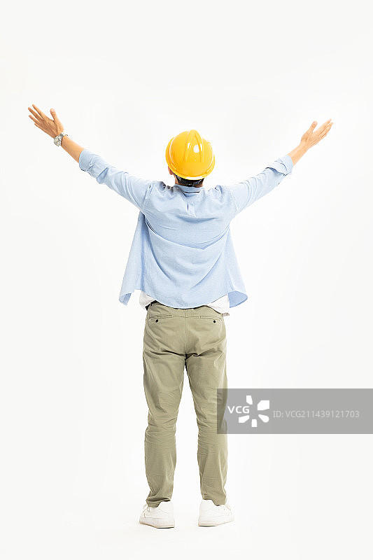 头戴安全帽的年轻男人图片素材