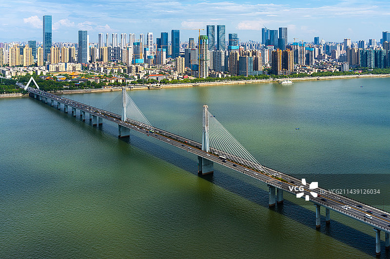 湖南省长沙市银盆岭大桥与湘江风光带城市风光图片素材