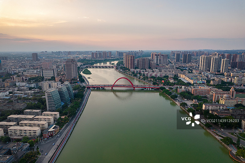 中国四川省德阳市旌阳区旌湖风景航拍图片素材